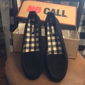 BRAND NEW black flats